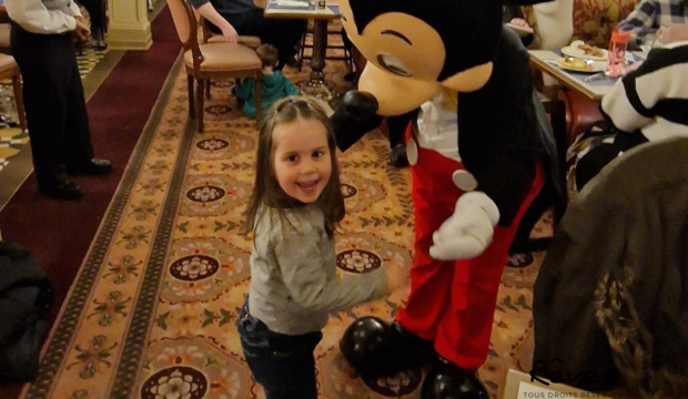 Charlotte a fait un séjour à Disneyland Paris