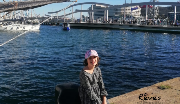 Laura a dormi sur un bateau et y a pris son petit déjeuner